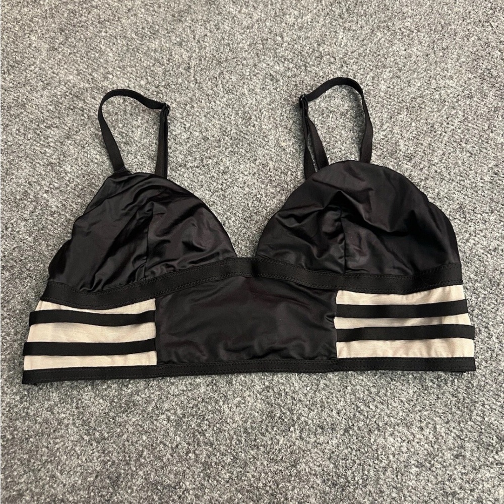 Victoria’s Secret Bralette Black/nude  Soft Medium Woman’s Unpadded Wireless